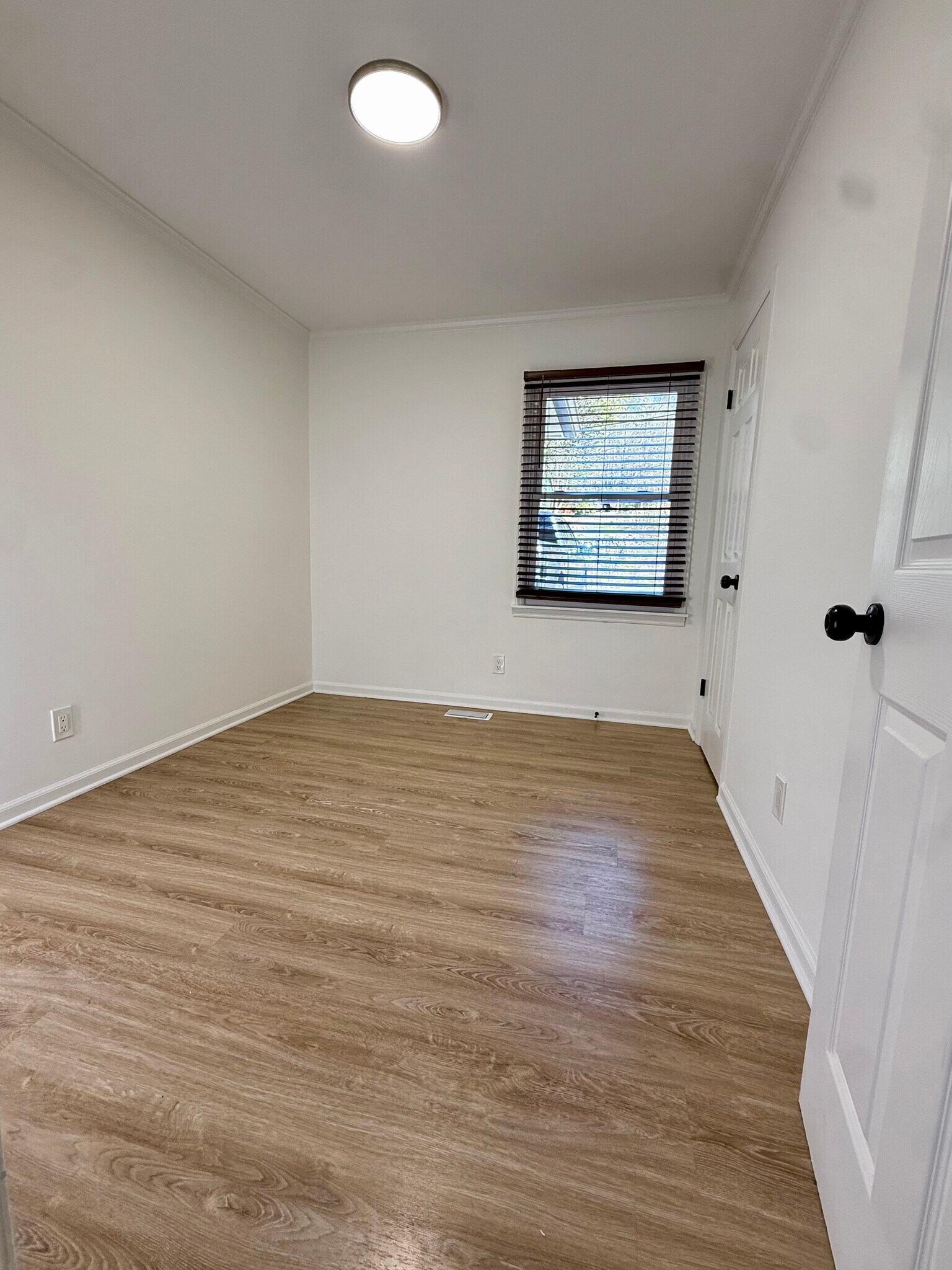 Building Photo - 12 Moore St