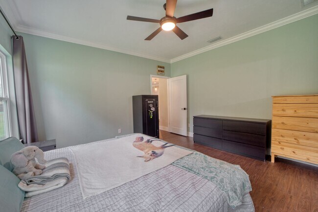 Building Photo - Elegant Modern Farmhouse in High Springs