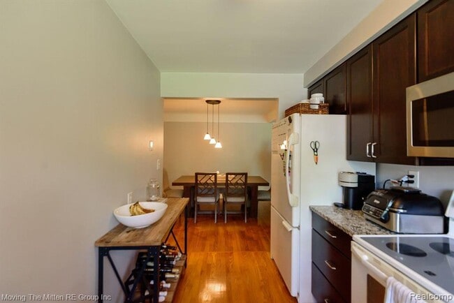 Building Photo - 487 N Eton St