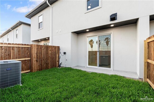Building Photo - 3500 Vanessa Ln