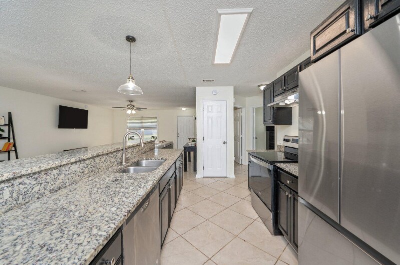 Building Photo - 5134 Lake Dr