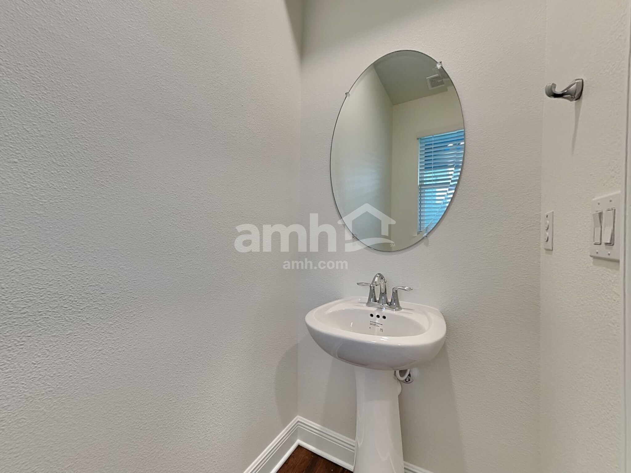 Building Photo - 27333 St Andrews Ave