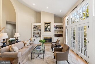 Building Photo - 7440 Old Maple Square