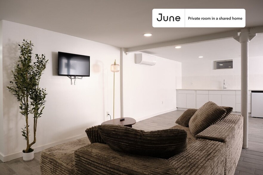 Building Photo - Room in Shared 4 bed/4 bath home in Ditmas Park