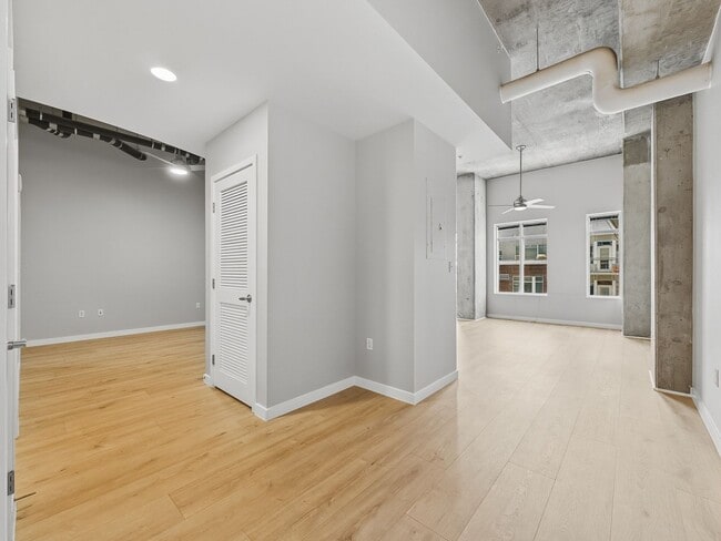 Building Photo - 1700 Bassett St