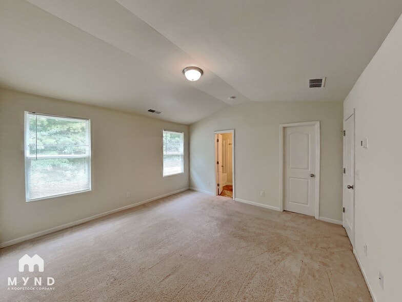 Building Photo - 2544 Piering Dr