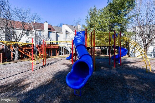 Building Photo - 5908 Grenfell Loop