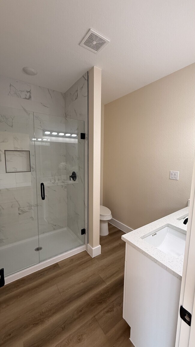Building Photo - 2619 Creekview Dr