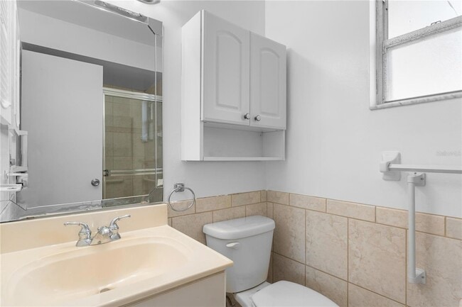 Building Photo - 2814 20th Ave Dr W