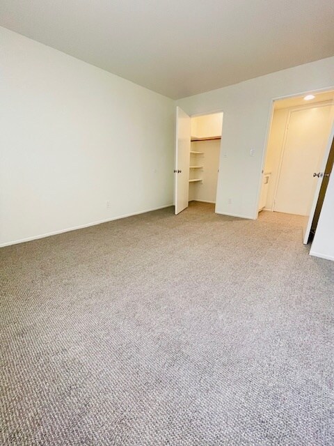 Building Photo - 112 S St Andrews Pl