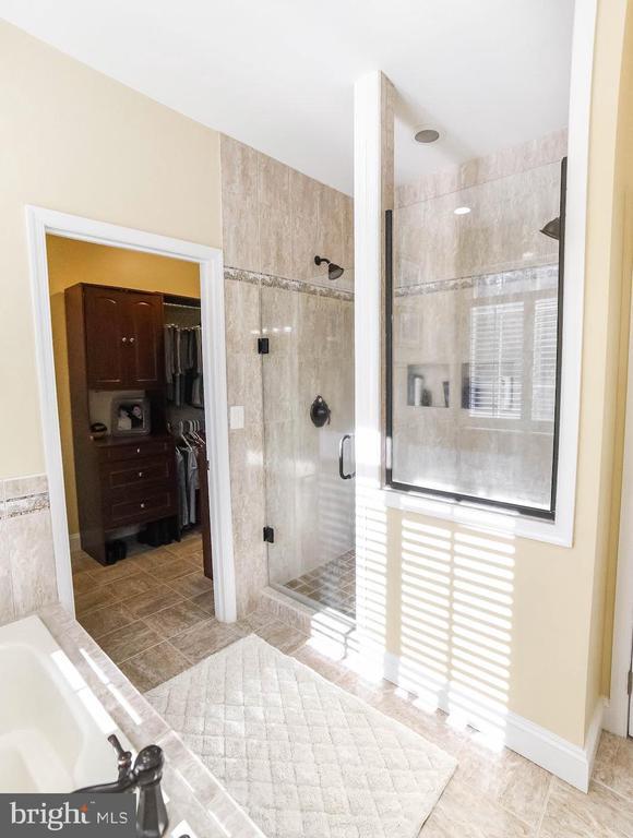 Building Photo - 24900 Fox Run Ln