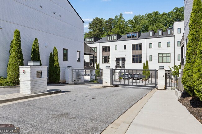 Building Photo - 2974 Hermance Dr NE