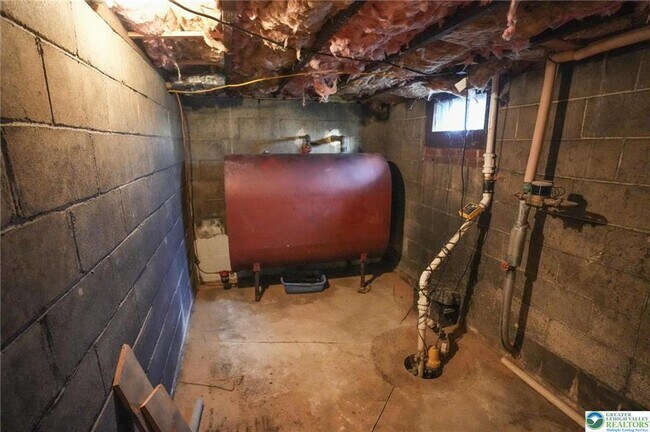 Building Photo - 628 Coal St