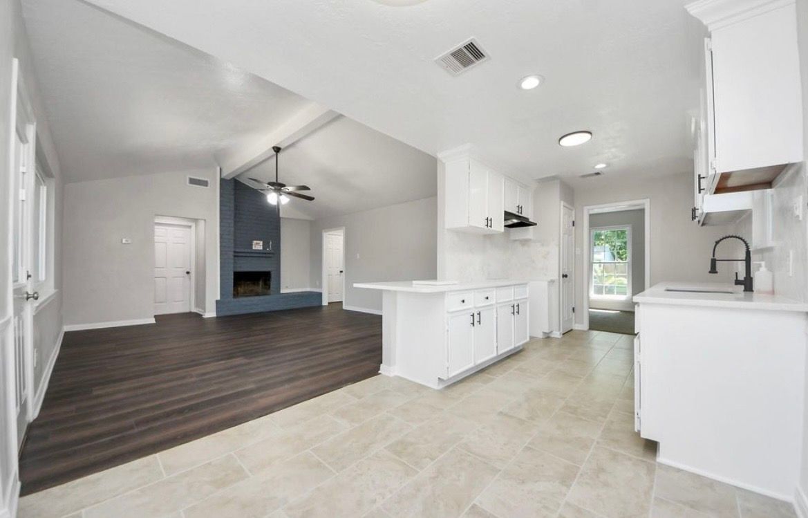 Building Photo - 10602 Raydell Dr