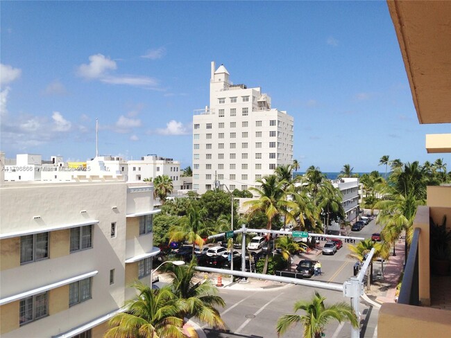 Building Photo - 1150 Collins Ave