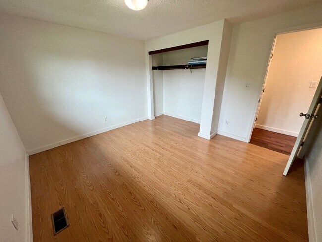 Building Photo - 990 Janes Rd