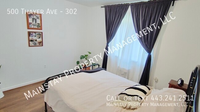 Building Photo - 500 Thayer Ave