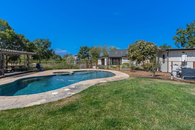 Building Photo - Modern Farmhouse w/ Pool and Paid Utilities