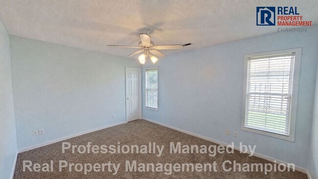 Building Photo - 3 BD/2 BA Open Plan with Vaulted Ceiling in Ogden