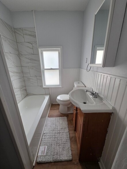 Bathroom - 611 Moir Ct