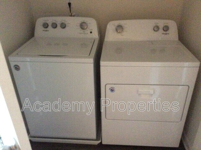 Building Photo - 1627 Larkspur Trail