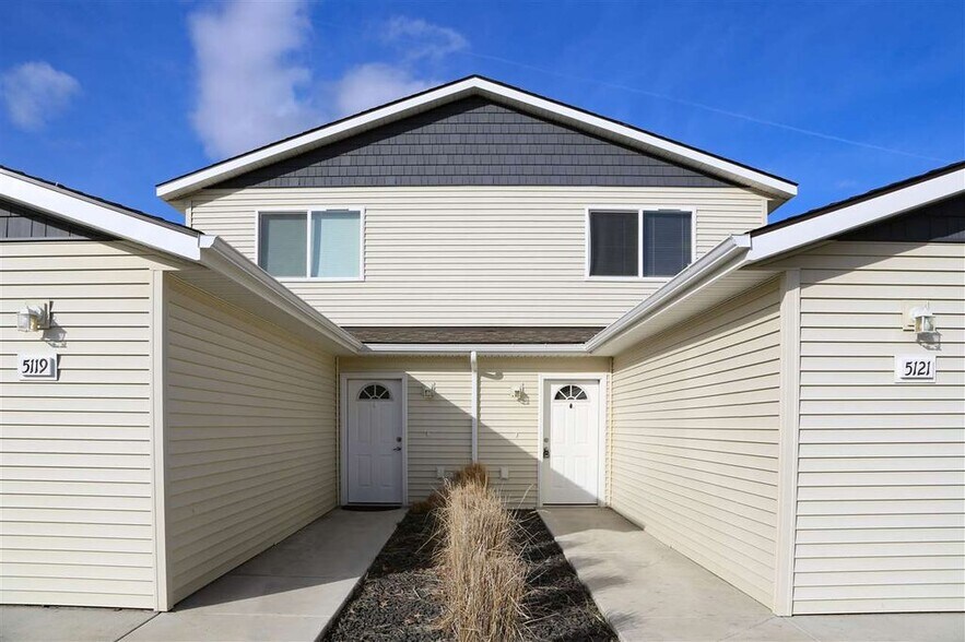 Front of duplex - 5119 E Buckeye Ave