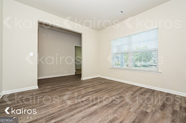 Building Photo - 7000 Pinehurst Way N