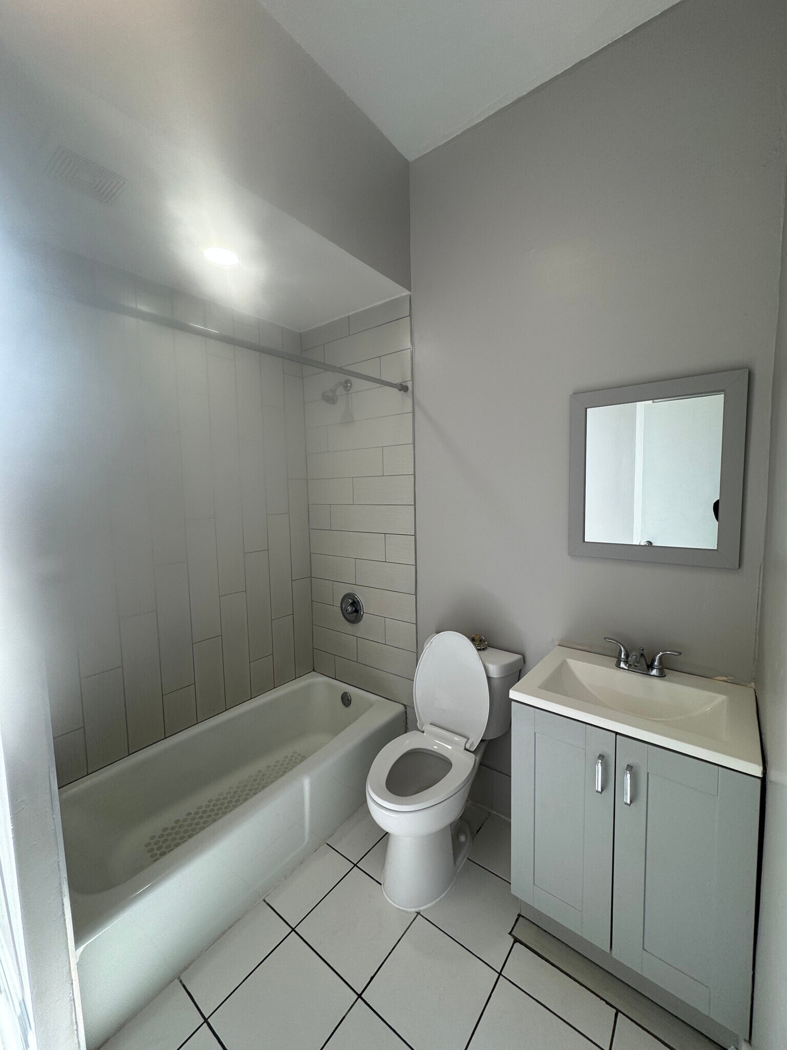 Building Photo - 3353 S Emerald Ave