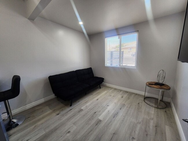 Building Photo - 6595 Oasis Ave