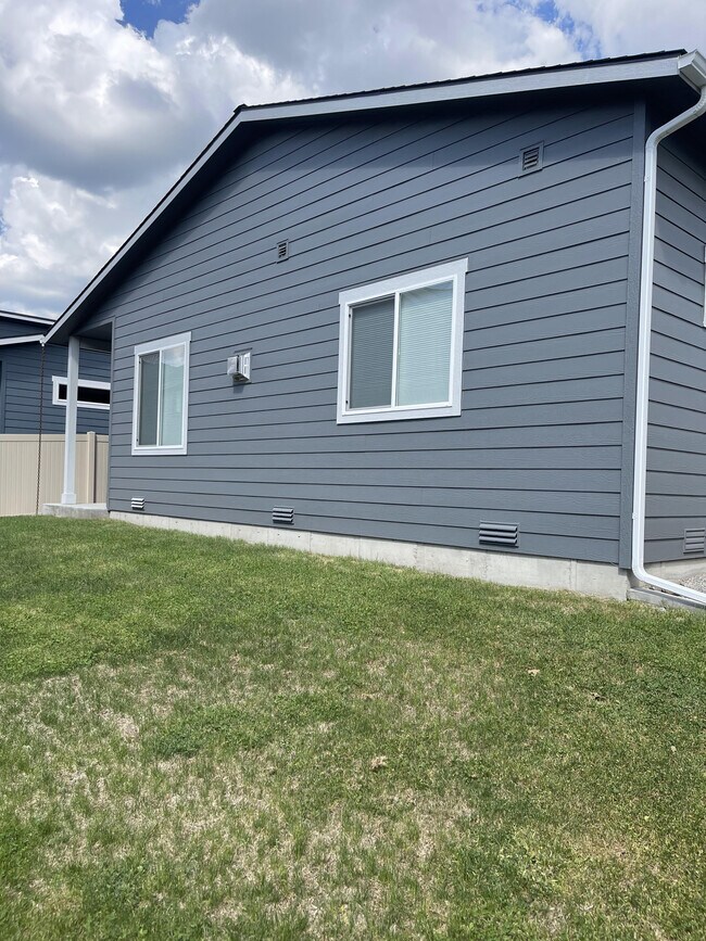 Building Photo - 4263 N Donovan Ln