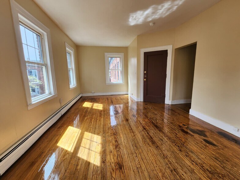 Building Photo - 206 Sherman Ave