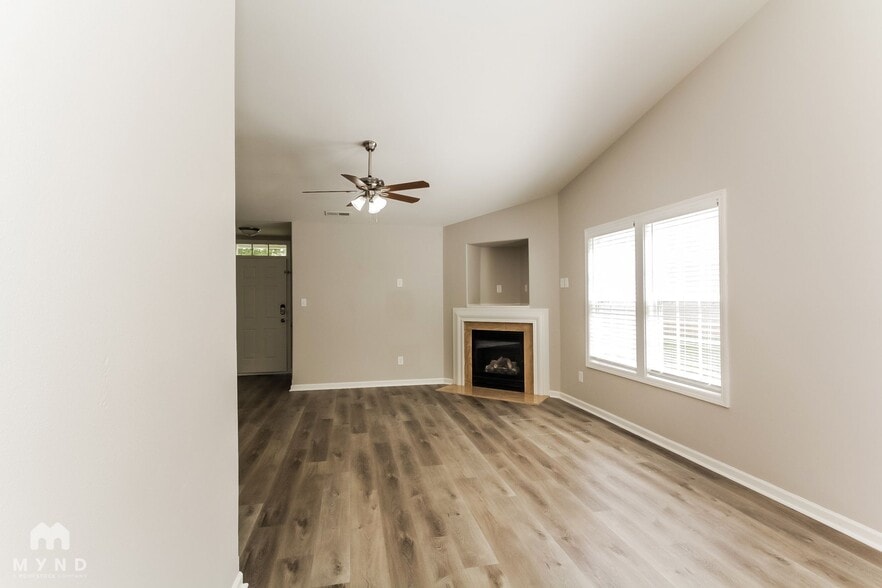 Building Photo - 10325 Hugue Way