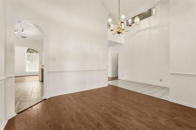 Building Photo - 9322 Eaglewood Glen Tr
