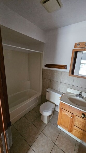 Building Photo - 2857 City View Dr