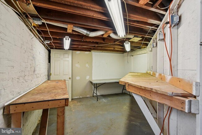 Building Photo - 209 Locust St