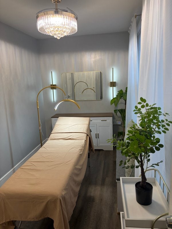 Building Photo - 2742 Kensington Ave