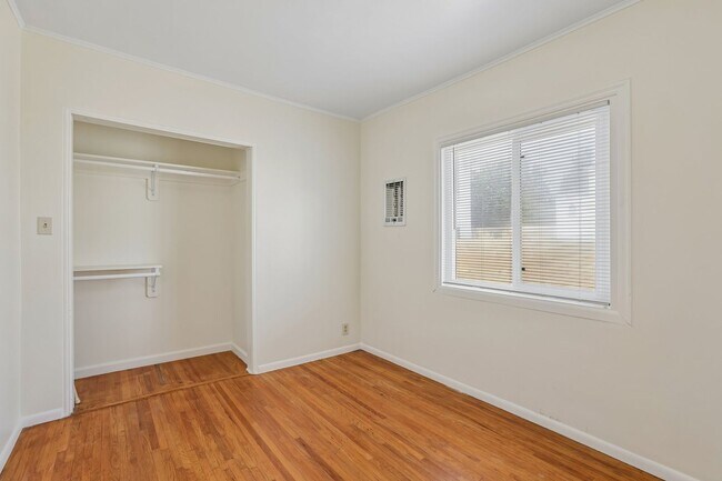 Building Photo - 3Bd/2ba Home w/parking in Santa Monica