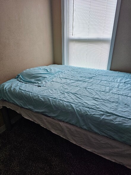 Building Photo - 2313 W 5th St