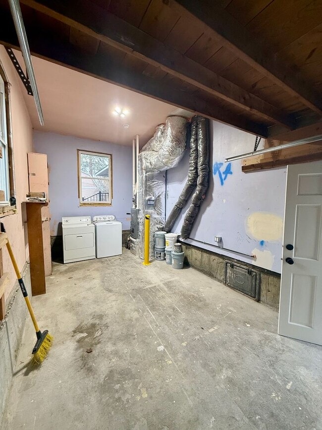 Building Photo - Immaculate FULL-REMODEL: 3 Bed 2 Bath Spokane Home w/ Brand New Everything!!