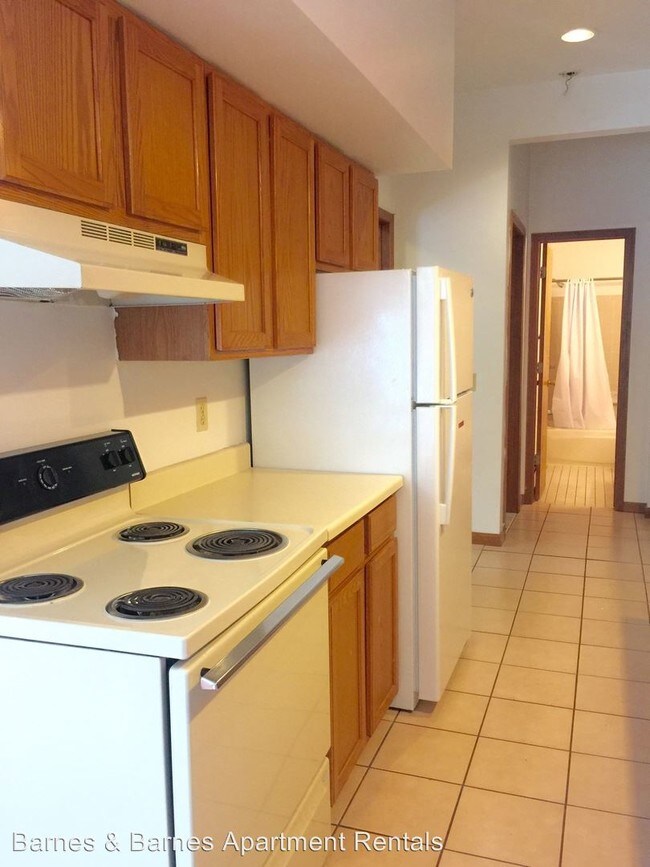 Building Photo - 512 W Cross St