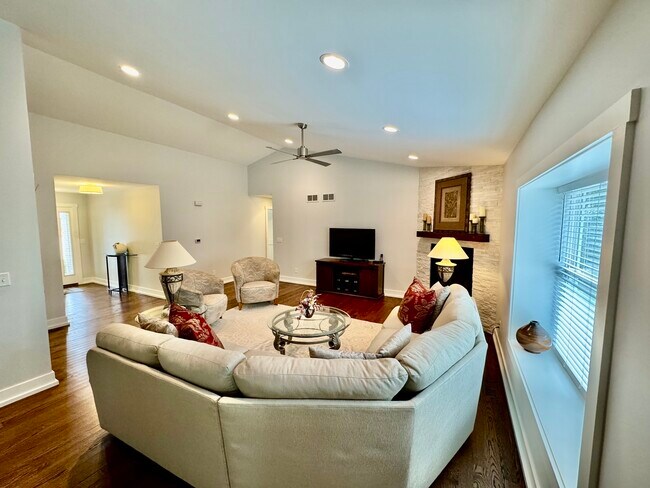 Building Photo - 628 Krpan Ct