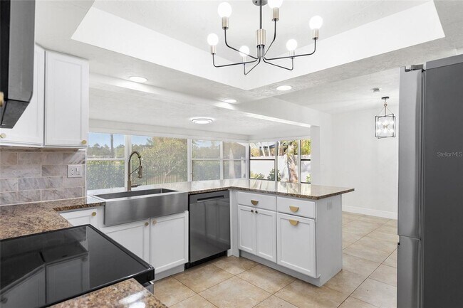 Building Photo - ST PETE POOL HOME AVAILABLE FOR RENT!