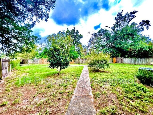 Building Photo - 8214 Herlong Rd