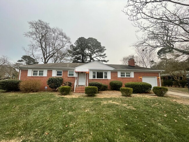 Primary Photo - Ranch Home in Great Neck Corridor! Call To...