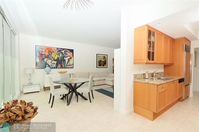 Building Photo - 411 N New River Dr E