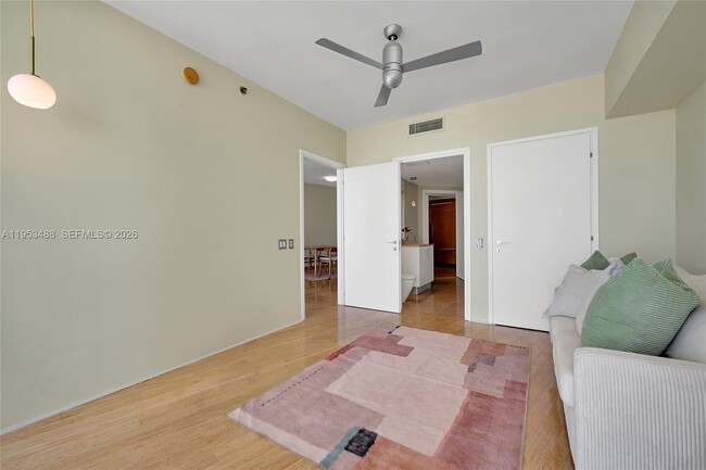 Building Photo - 450 Alton Rd