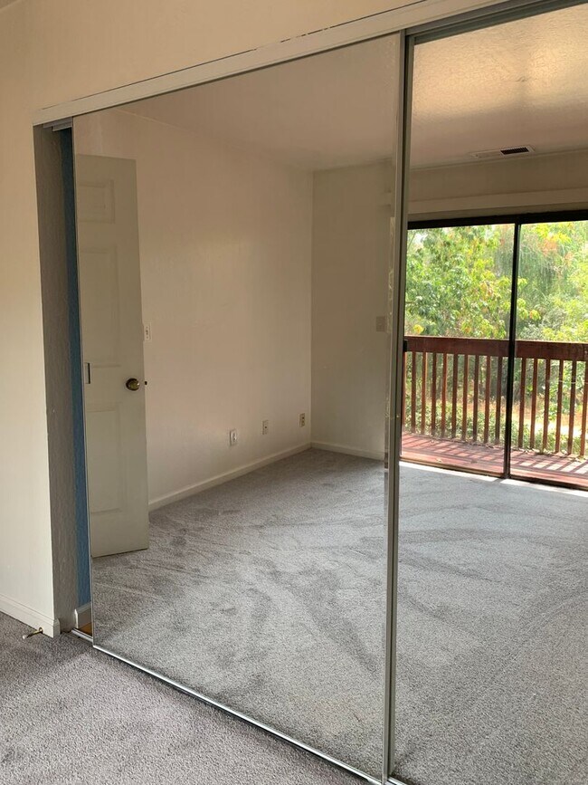 Building Photo - Fabulous 2-bedroom Concord Condominium With Community Pool!