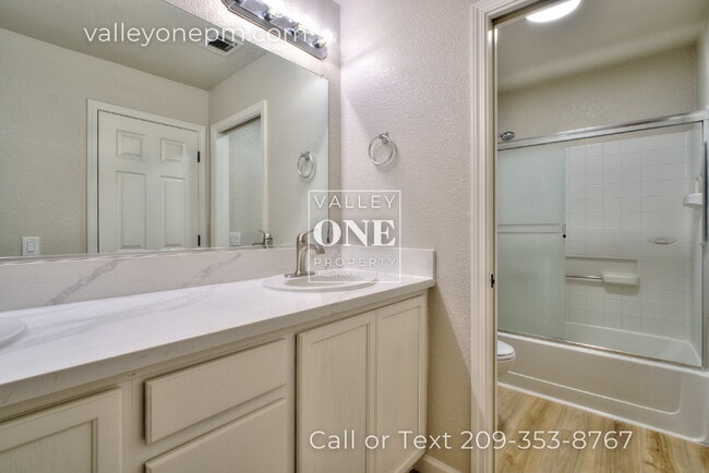 Building Photo - Rare vacancy opportunity in Turlock's finest and most desirable townhome complex!