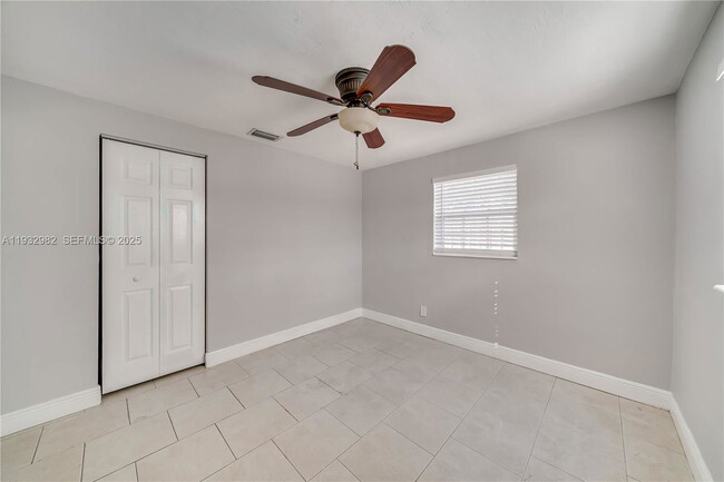 Building Photo - 5900 N Farragut Dr