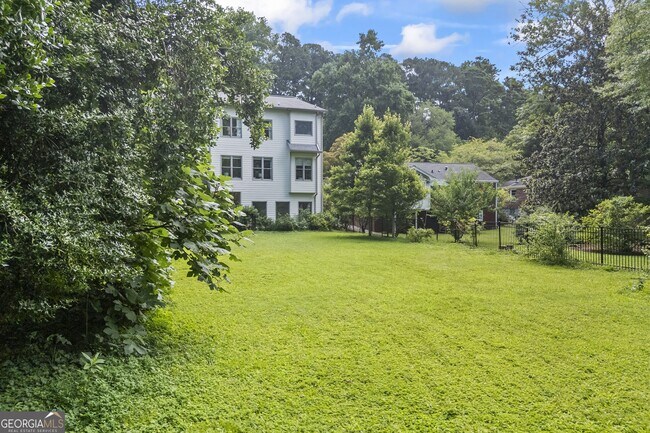 Building Photo - 1742 Helen Dr NE